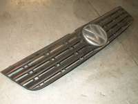 Kühlergrill aus VW PASSAT Variant (3B5)