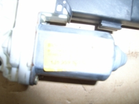 Motor Fensterheber (links vorne) aus VW GOLF Mk IV (1J1) Motor Fensterheber (links vorne) aus VW GOLF Mk IV (1J1)